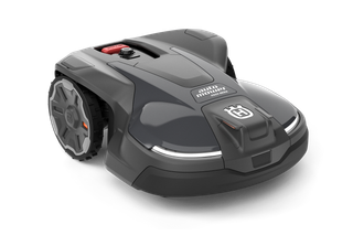 Pogled spreda na Huskvarna robotsku kosilicu koja prikazuje svoj elegantan dizajn.