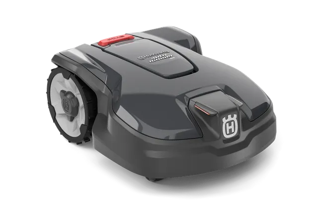 Zijaanzicht van een Husqvarna Automower® 305 robotmaaier op een witte achtergrond.